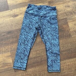 Kirkland Signature Women’s Speckled Capri Leggings